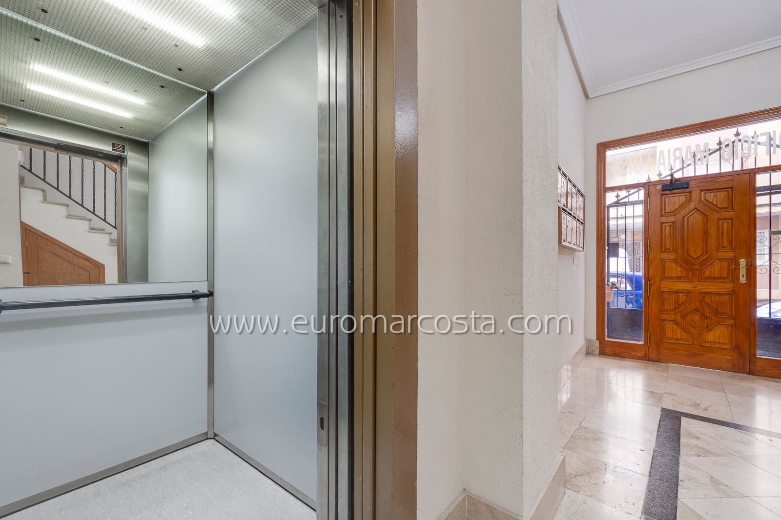 2 makuuhuone Kattohuoneisto myytävänä paikassa Torrevieja - 169 500 € (Ref: 9495257)