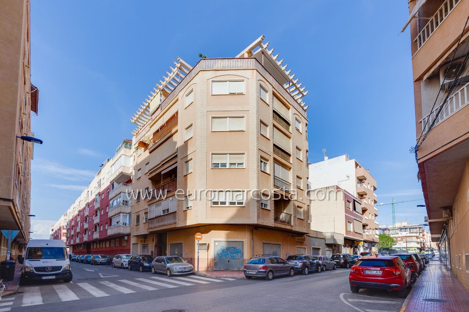 2 makuuhuone Kattohuoneisto myytävänä paikassa Torrevieja - 169 500 € (Ref: 9495257)