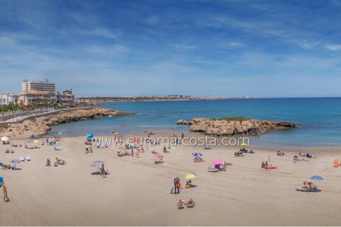 2 soveværelse Penthouse til salg i Villamartin med swimmingpool garage - € 339.000 (Ref: 9524811)