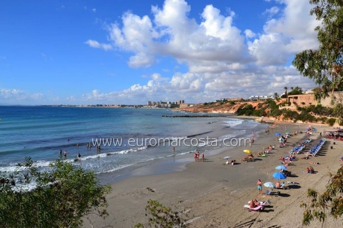 2 soveværelse Penthouse til salg i Villamartin med swimmingpool garage - € 339.000 (Ref: 9524811)