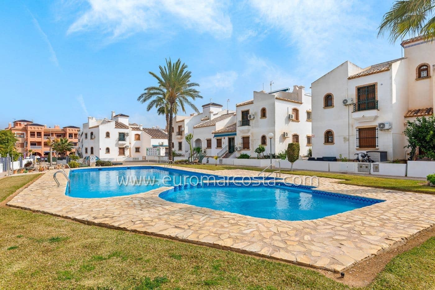 2 soveværelse Penthouse til salg i Villamartin med swimmingpool garage - € 339.000 (Ref: 9524811)