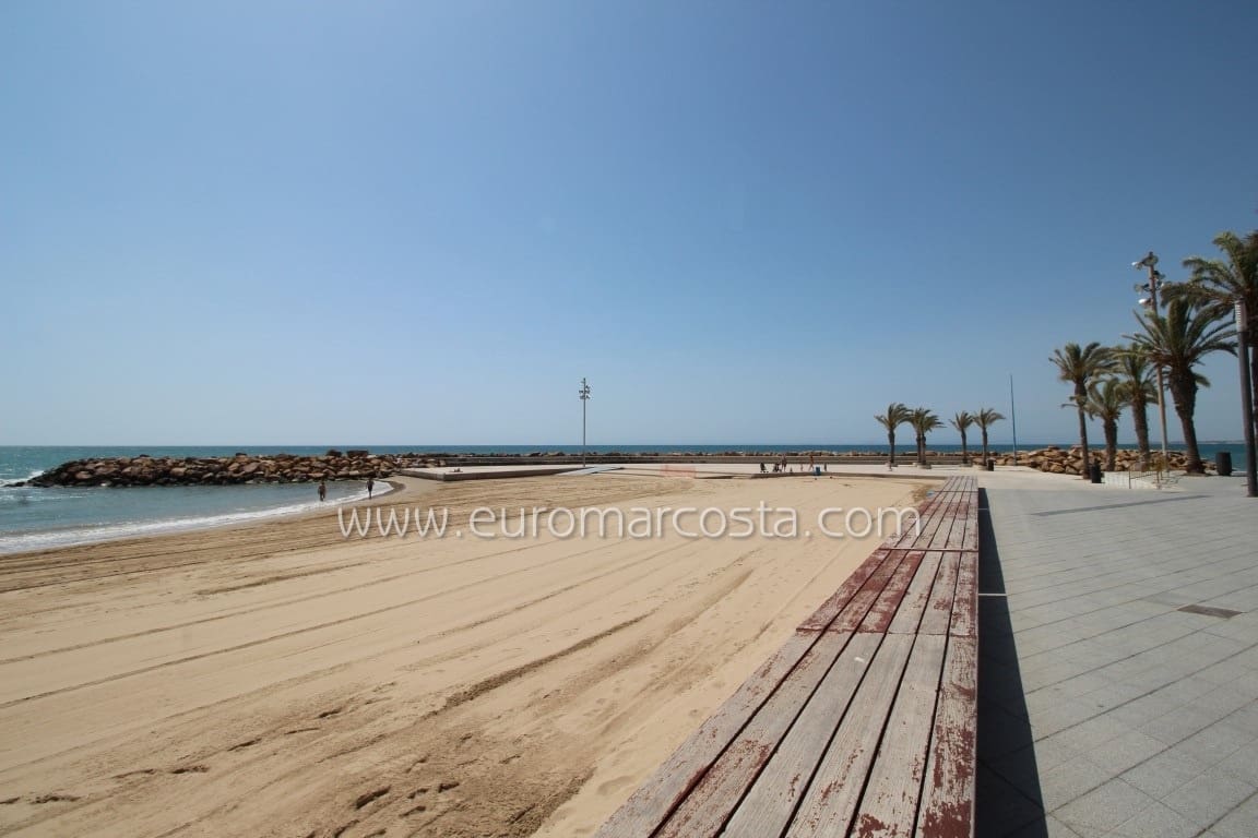 2 Zimmer Reihenhaus zu verkaufen in Torrevieja - 99.000 € (Ref: 9610104)