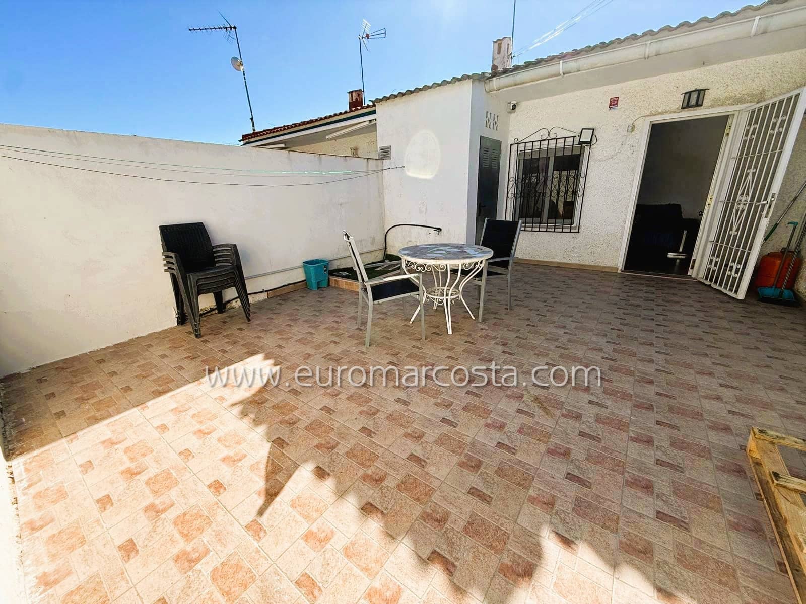 2 Zimmer Reihenhaus zu verkaufen in Torrevieja - 99.000 € (Ref: 9610104)