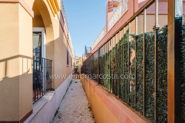 2 makuuhuone Huvila myytävänä paikassa Torrevieja mukana uima-altaan - 239 000 € (Ref: 9631814)