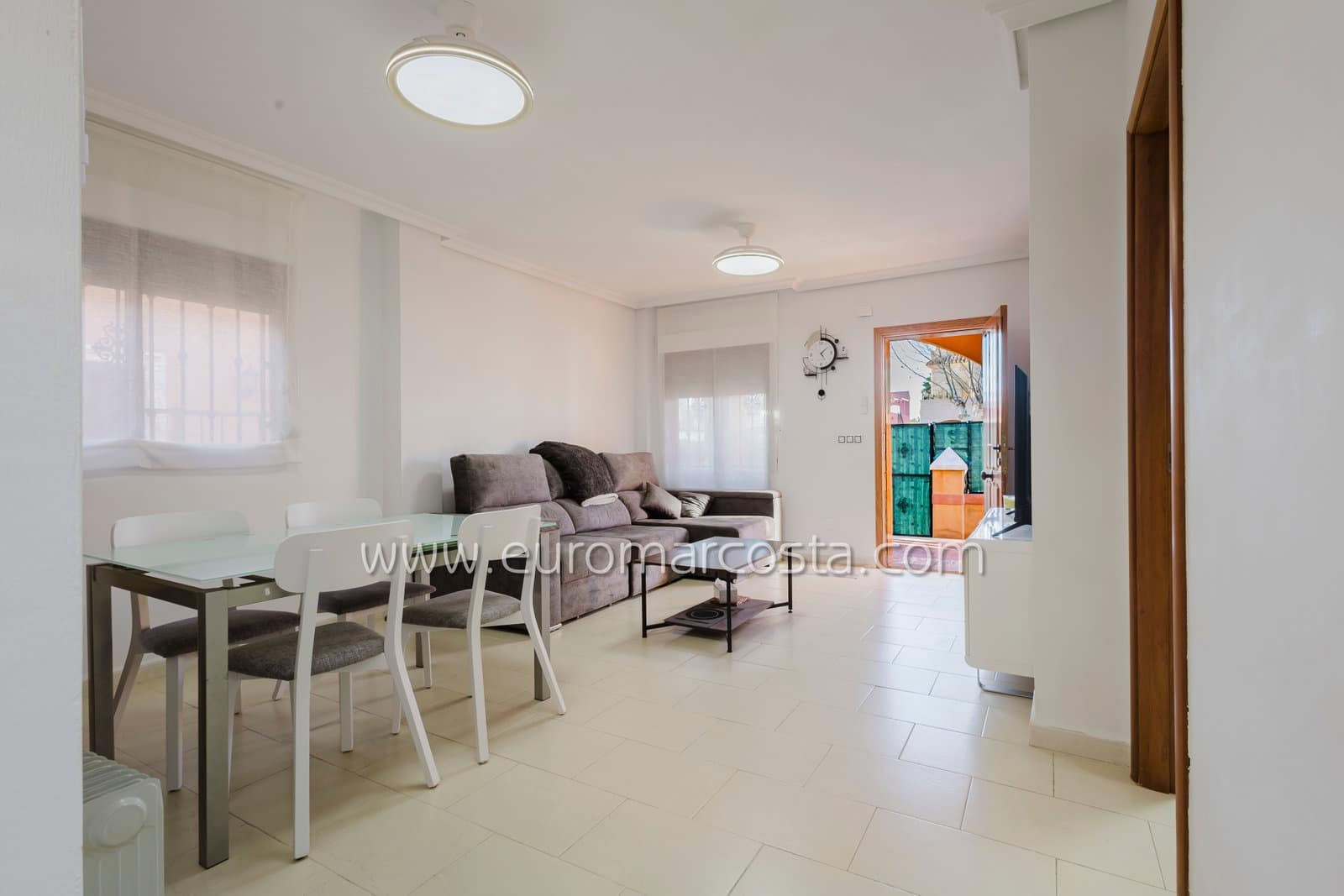 Chalet de 2 habitaciones en Torrevieja en venta con piscina - 219.990 € (Ref: 9631814)