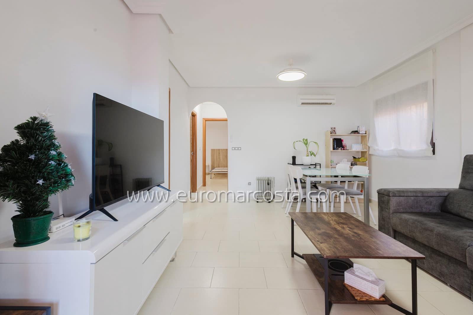 Chalet de 2 habitaciones en Torrevieja en venta con piscina - 219.990 € (Ref: 9631814)