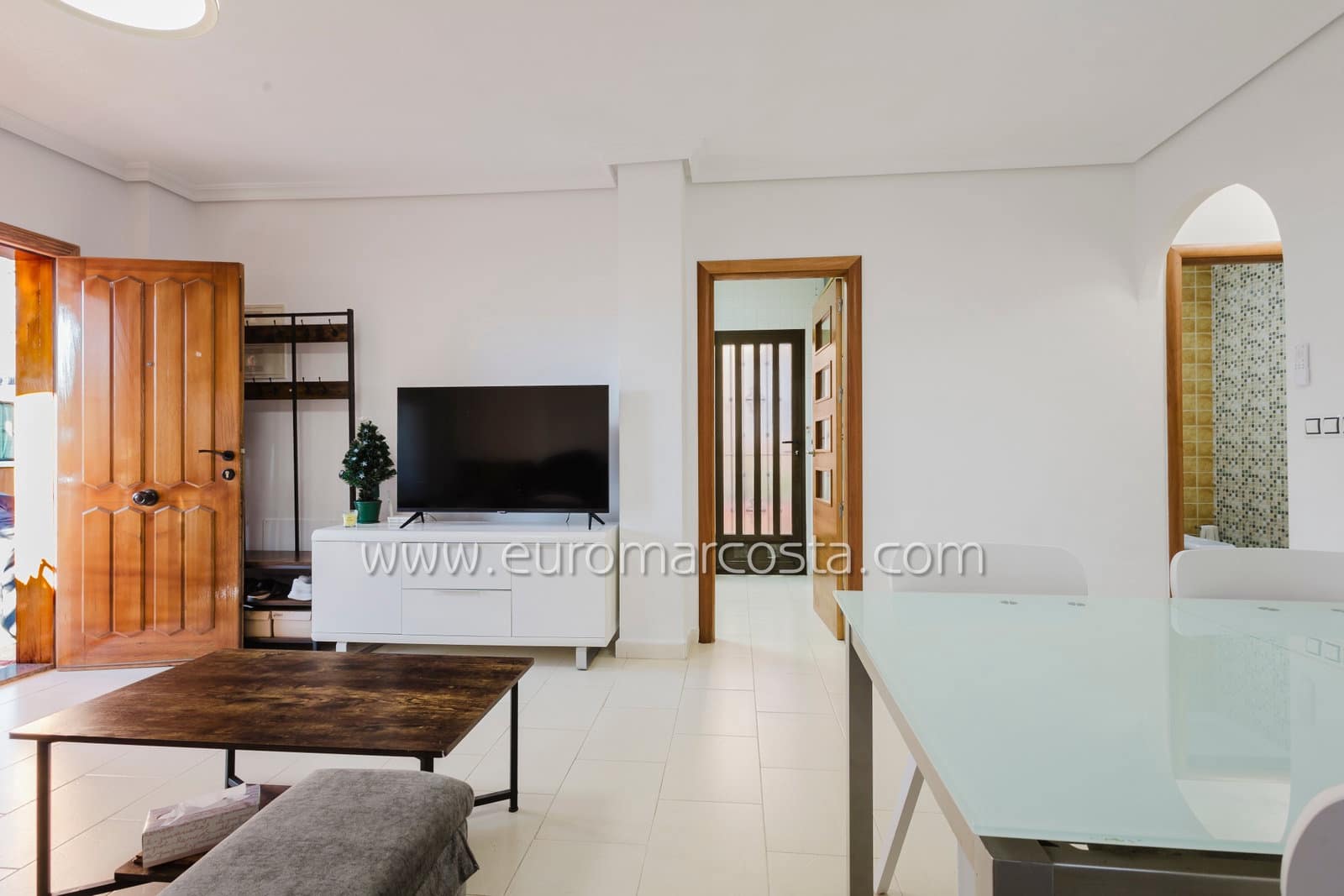 Chalet de 2 habitaciones en Torrevieja en venta con piscina - 219.990 € (Ref: 9631814)