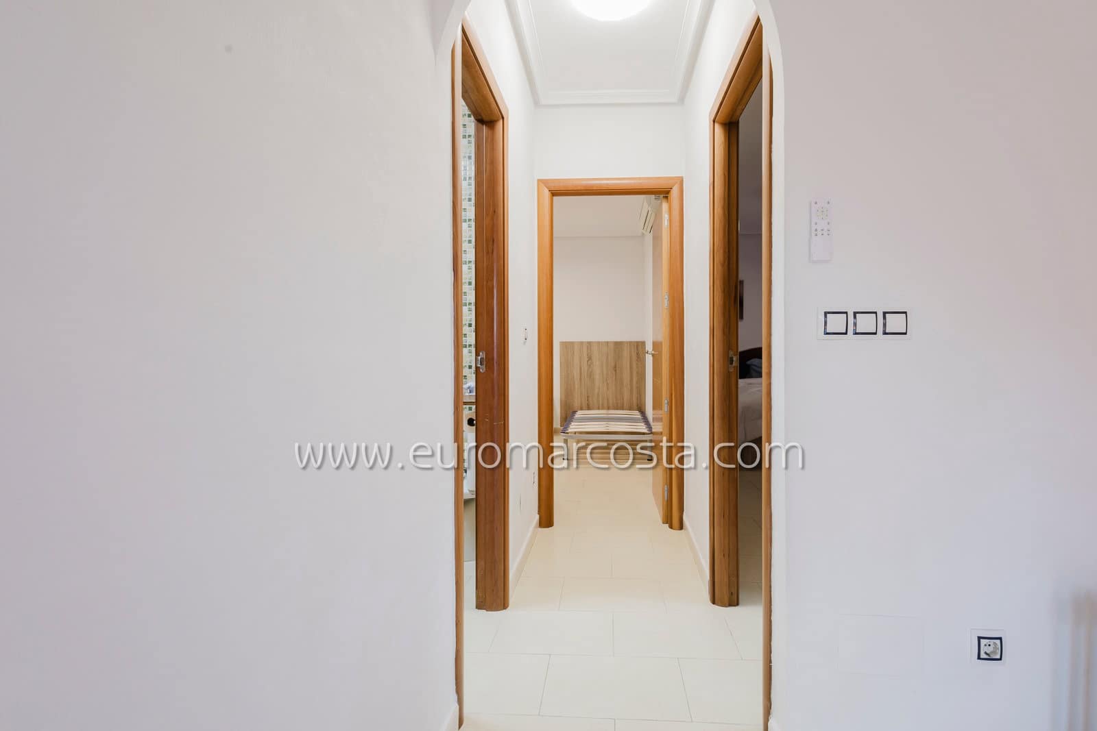 Chalet de 2 habitaciones en Torrevieja en venta con piscina - 219.990 € (Ref: 9631814)