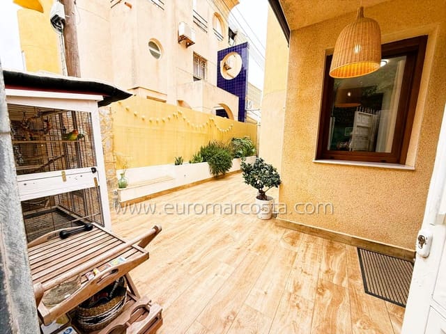 Chalet de 3 habitaciones en Torrevieja en venta con piscina - 189.900 € (Ref: 9650325)