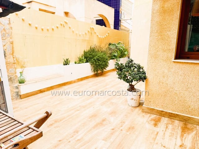 Chalet de 3 habitaciones en Torrevieja en venta con piscina - 189.900 € (Ref: 9650325)