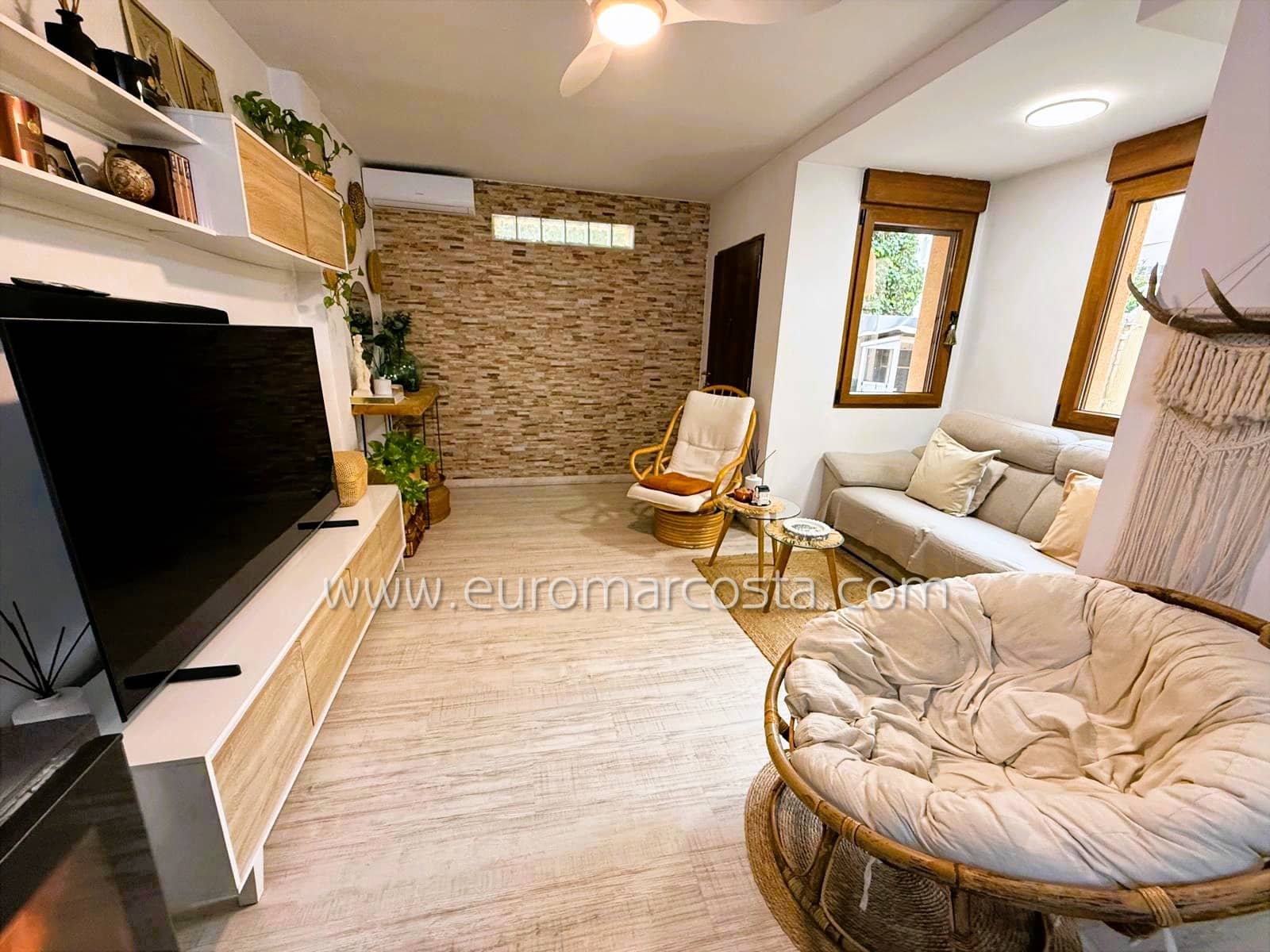 Chalet de 3 habitaciones en Torrevieja en venta con piscina - 189.900 € (Ref: 9650325)