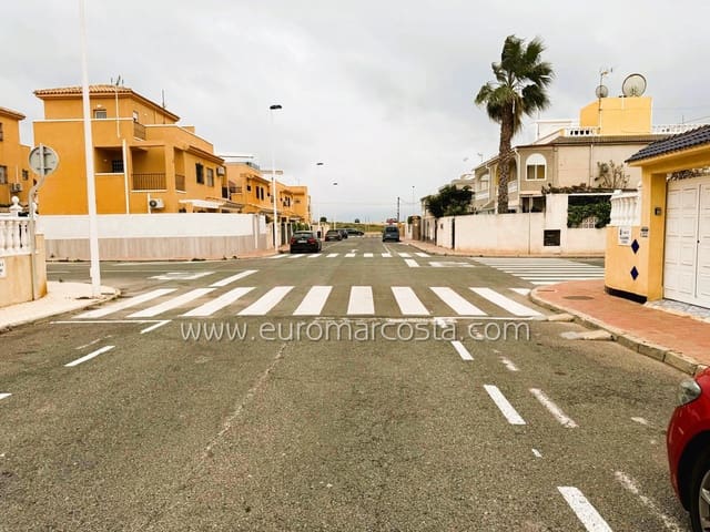 Chalet de 3 habitaciones en Torrevieja en venta con piscina - 189.900 € (Ref: 9650325)