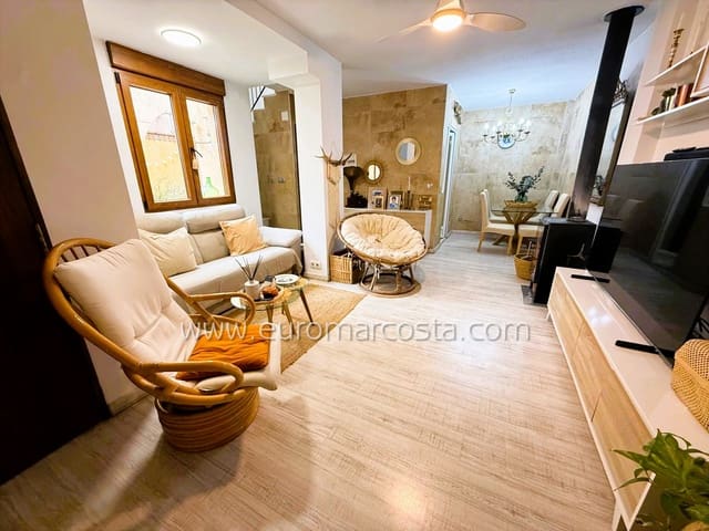 Chalet de 3 habitaciones en Torrevieja en venta con piscina - 189.900 € (Ref: 9650325)