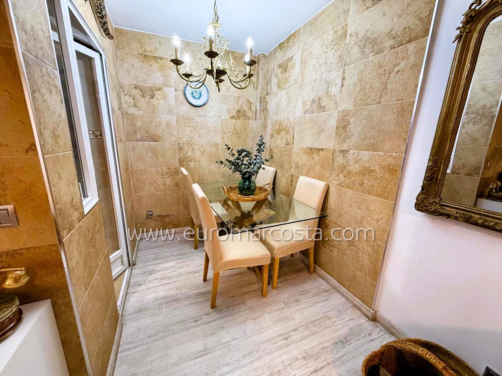 Chalet de 3 habitaciones en Torrevieja en venta con piscina - 189.900 € (Ref: 9650325)