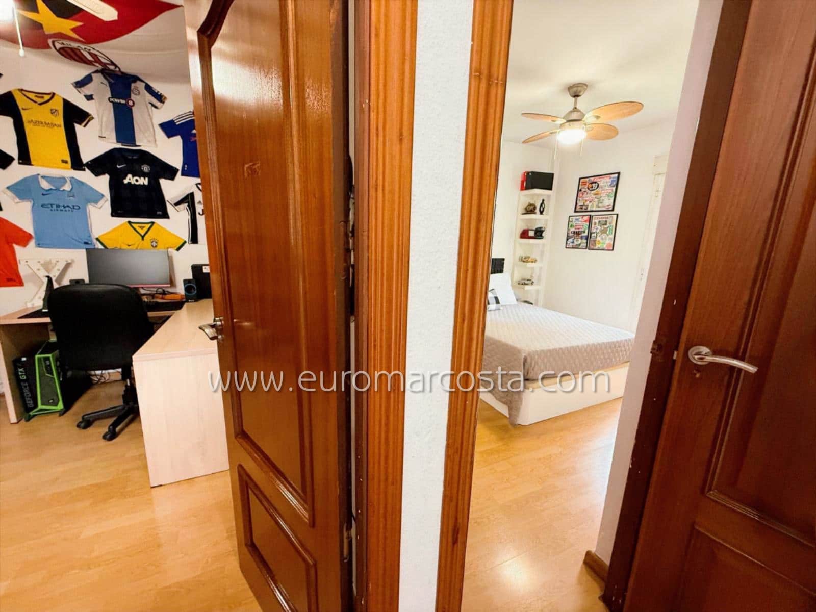 Chalet de 3 habitaciones en Torrevieja en venta con piscina - 189.900 € (Ref: 9650325)