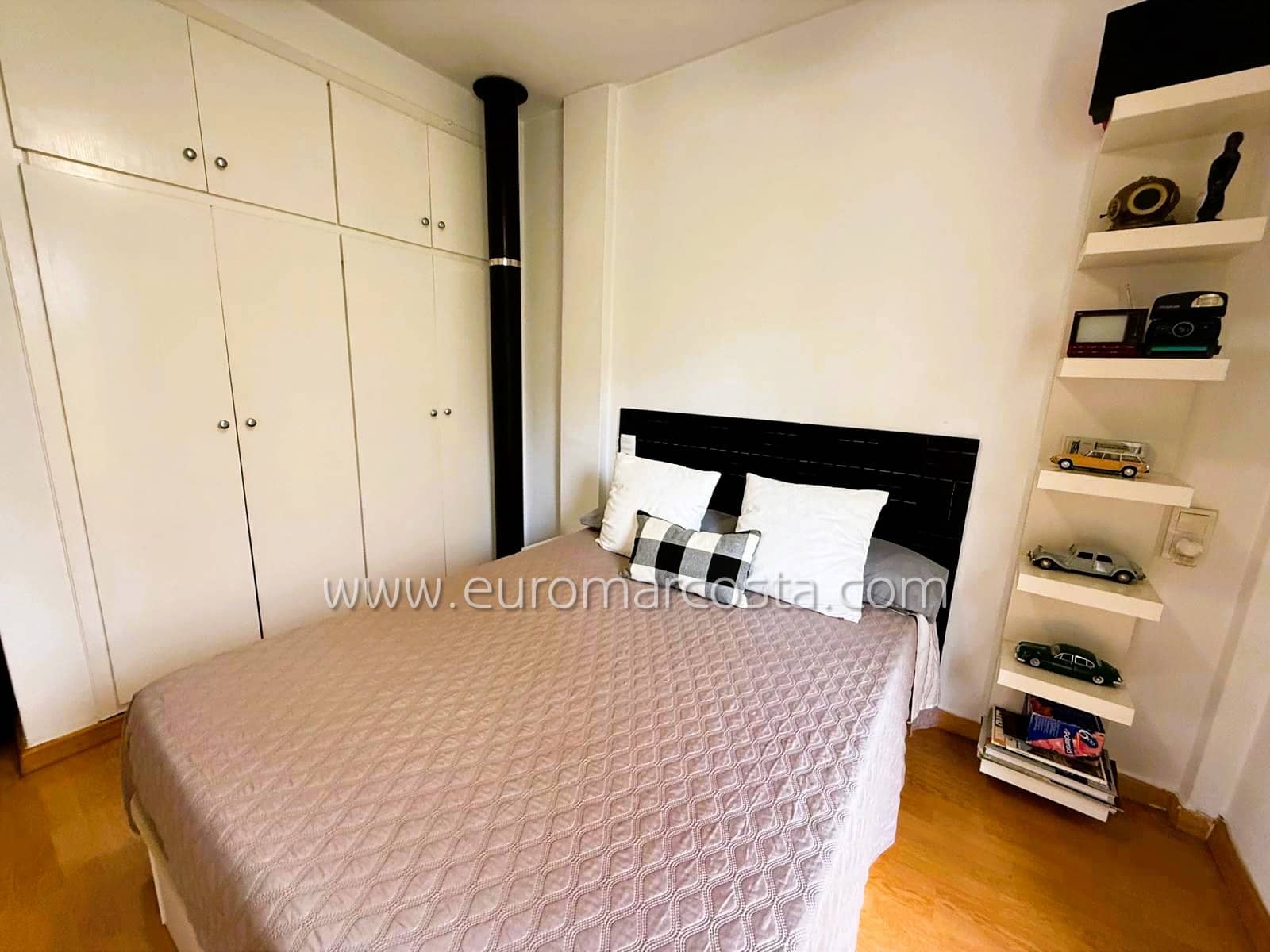 Chalet de 3 habitaciones en Torrevieja en venta con piscina - 189.900 € (Ref: 9650325)