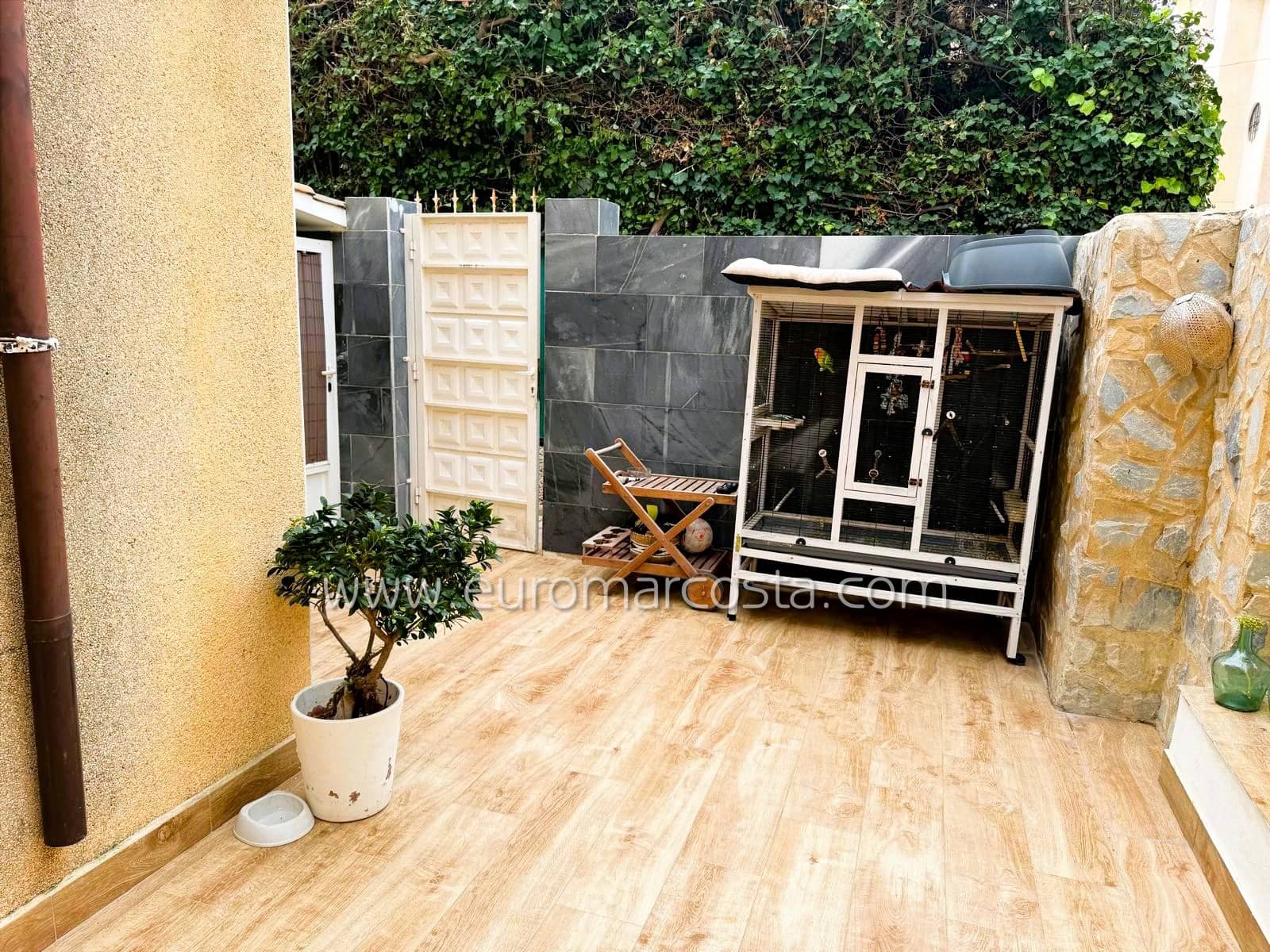 Chalet de 3 habitaciones en Torrevieja en venta con piscina - 189.900 € (Ref: 9650325)