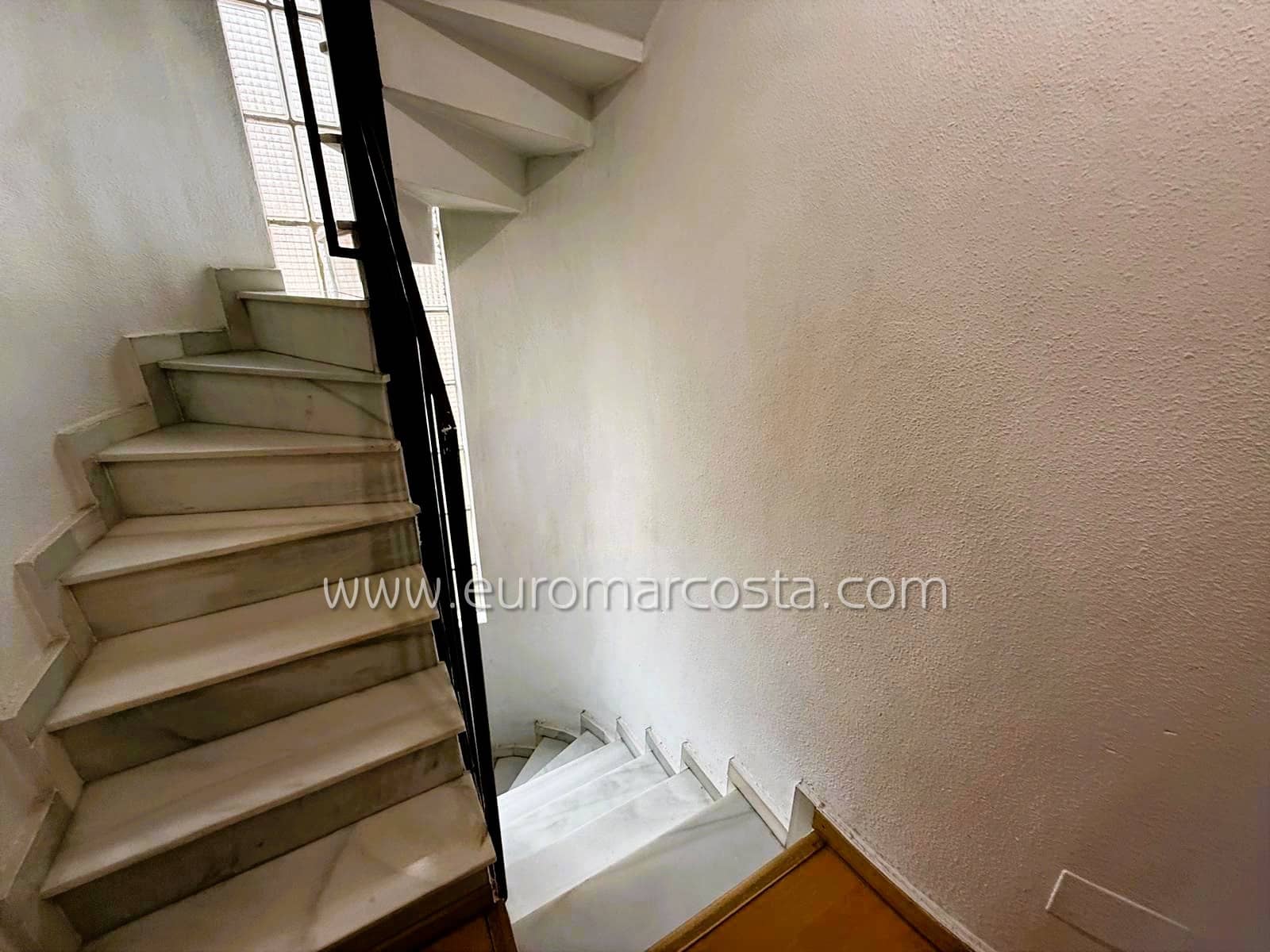 Chalet de 3 habitaciones en Torrevieja en venta con piscina - 189.900 € (Ref: 9650325)