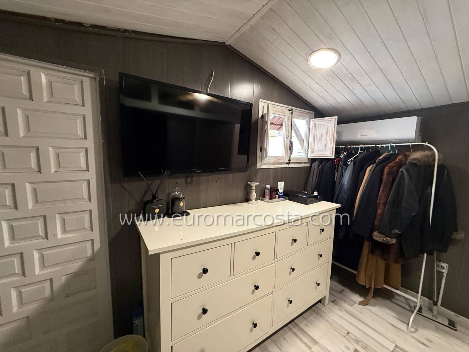 Chalet de 3 habitaciones en Torrevieja en venta con piscina - 189.900 € (Ref: 9650325)