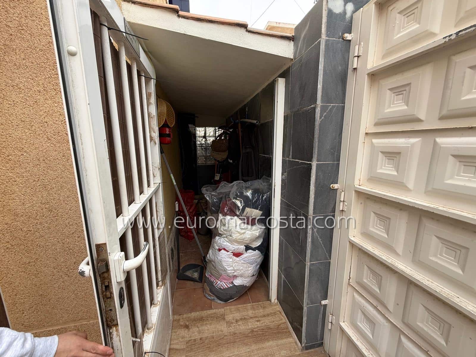 Chalet de 3 habitaciones en Torrevieja en venta con piscina - 189.900 € (Ref: 9650325)