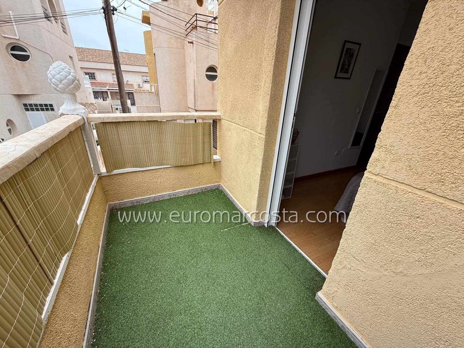 Chalet de 3 habitaciones en Torrevieja en venta con piscina - 189.900 € (Ref: 9650325)