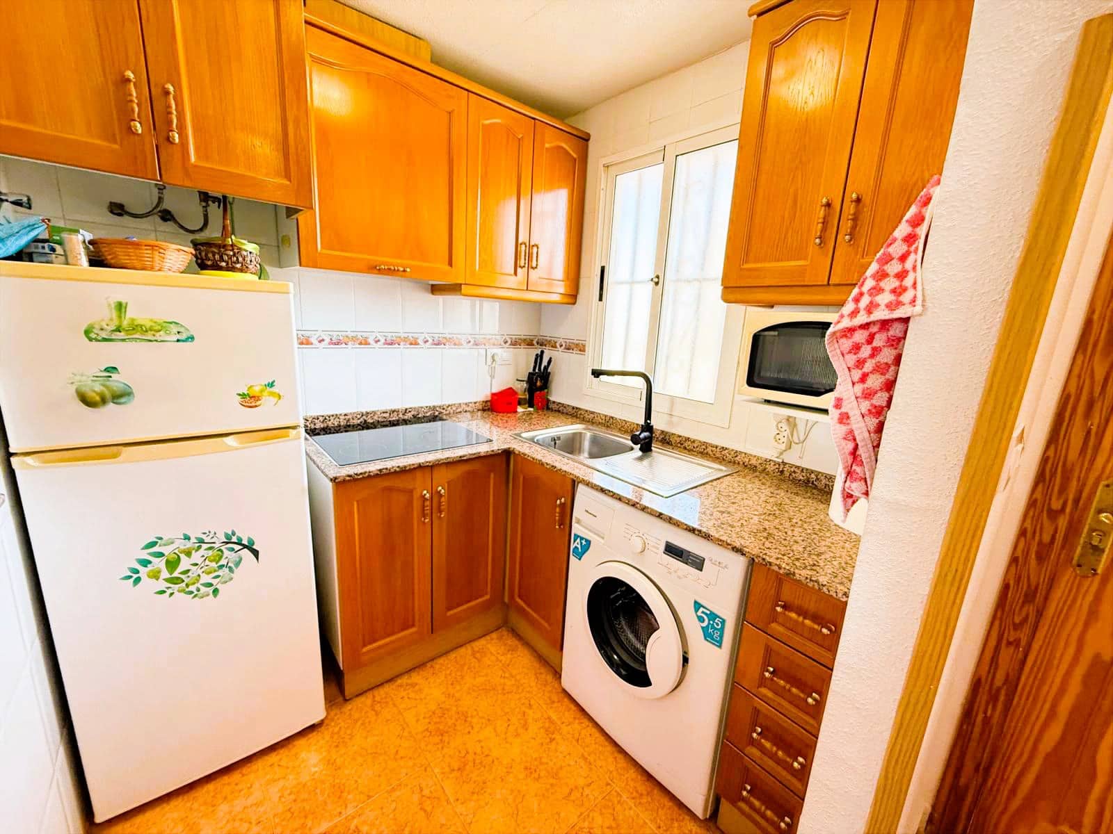 2 soverom Leilighet til salgs i Torrevieja med svømmebasseng - € 159 000 (Ref: 9685904)