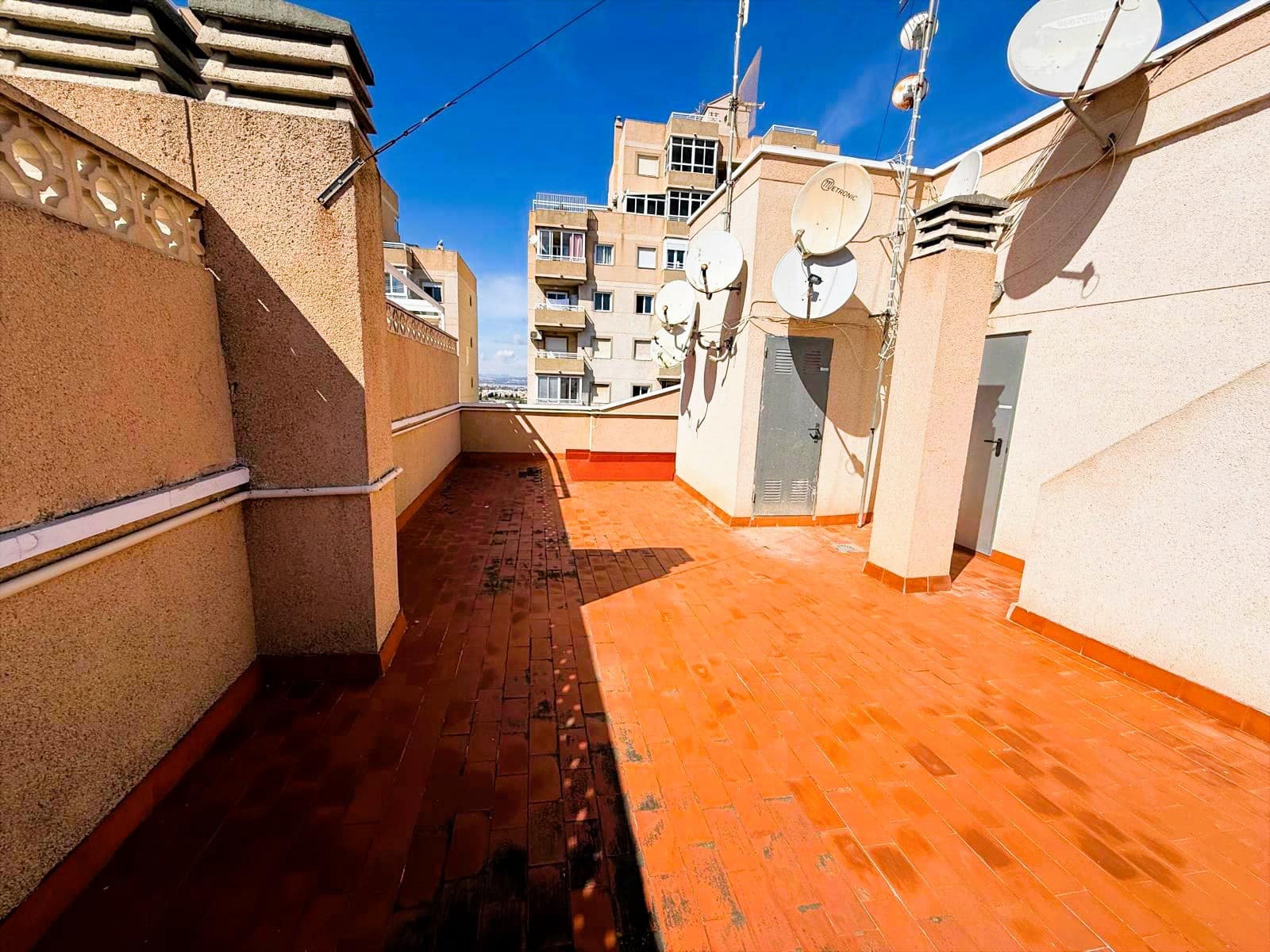 2 soverom Leilighet til salgs i Torrevieja med svømmebasseng - € 159 000 (Ref: 9685904)