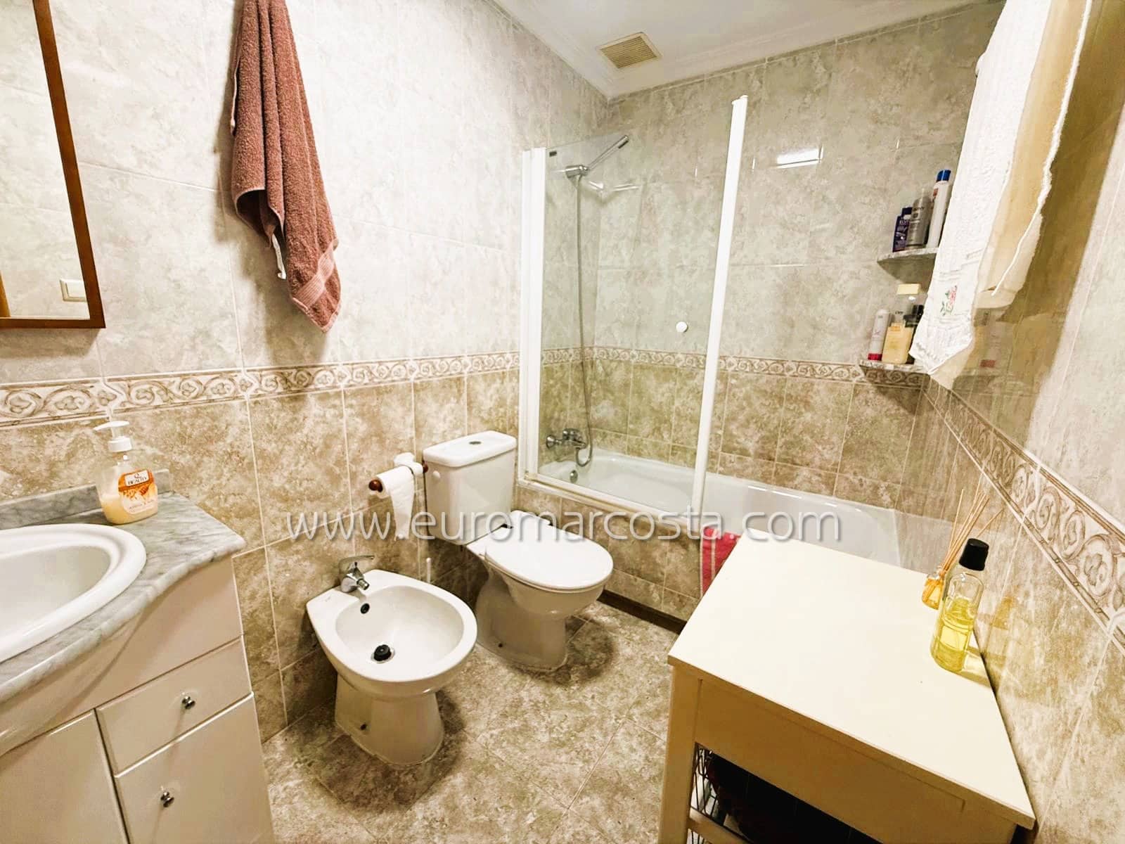 2 soveværelse Lejlighed til salg i Guardamar del Segura med swimmingpool garage - € 181.900 (Ref: 9685905)