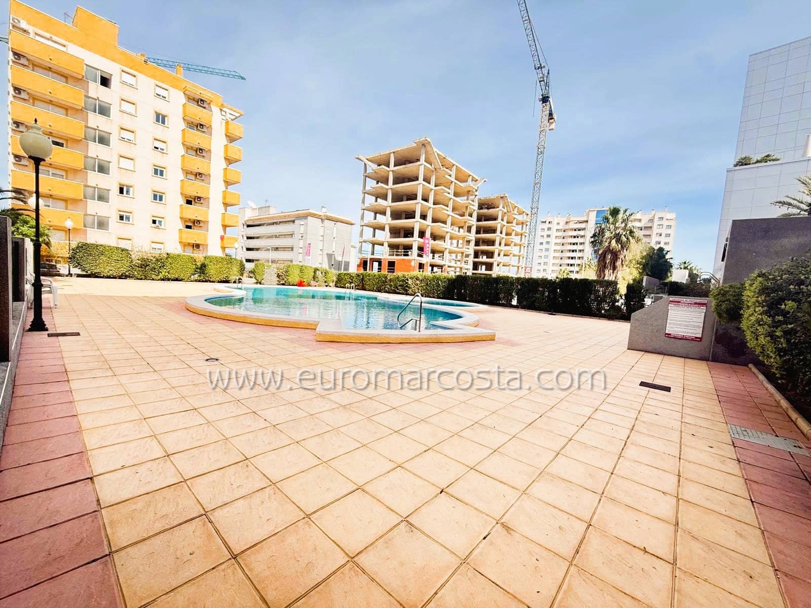 2 soveværelse Lejlighed til salg i Guardamar del Segura med swimmingpool garage - € 181.900 (Ref: 9685905)