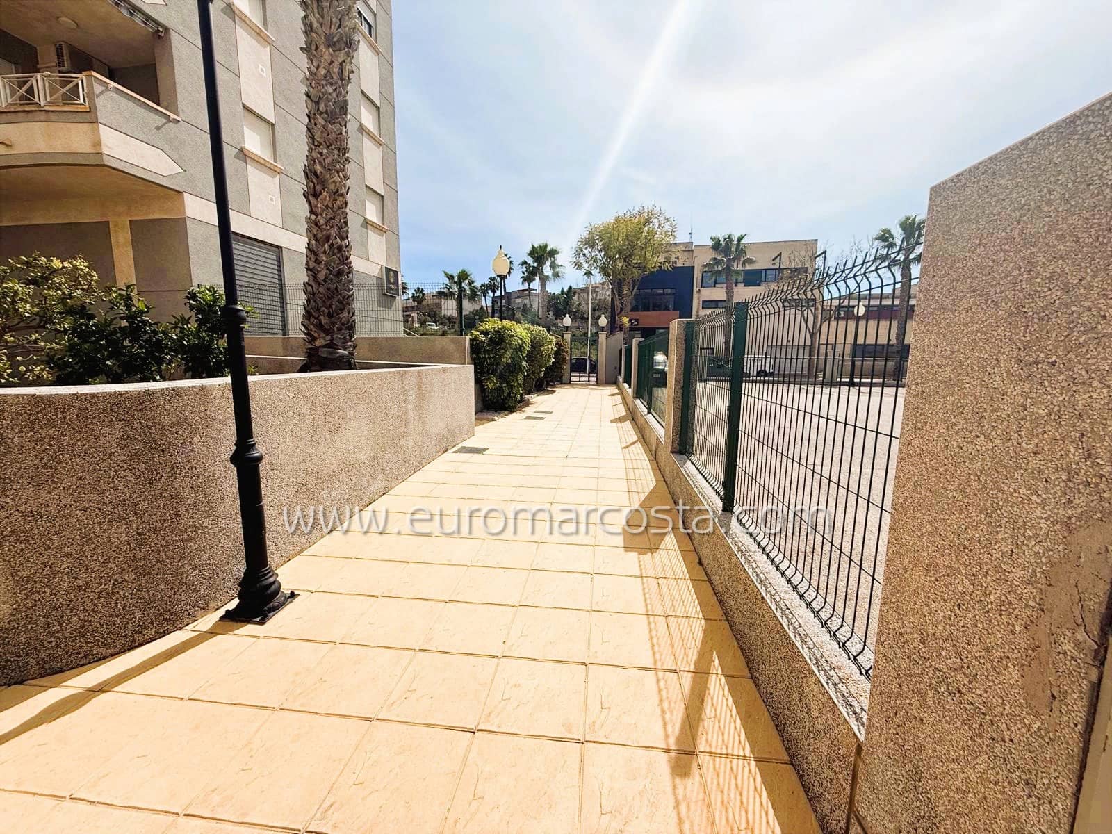 2 soveværelse Lejlighed til salg i Guardamar del Segura med swimmingpool garage - € 181.900 (Ref: 9685905)