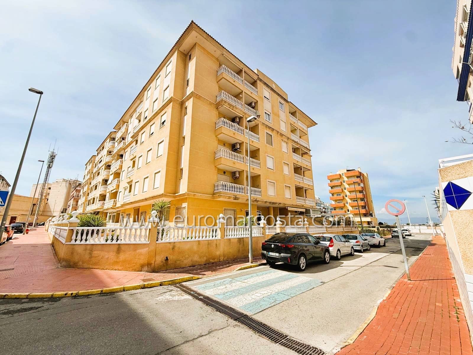 2 soverom Leilighet til salgs i Guardamar del Segura med svømmebasseng garasje - € 149 990 (Ref: 9699740)