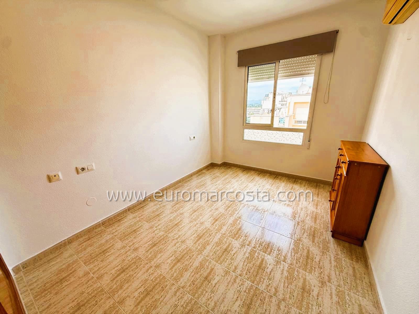 2 soverom Leilighet til salgs i Guardamar del Segura med svømmebasseng garasje - € 149 990 (Ref: 9699740)