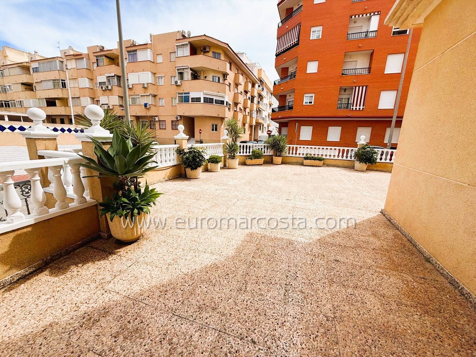 2 soverom Leilighet til salgs i Guardamar del Segura med svømmebasseng garasje - € 149 990 (Ref: 9699740)