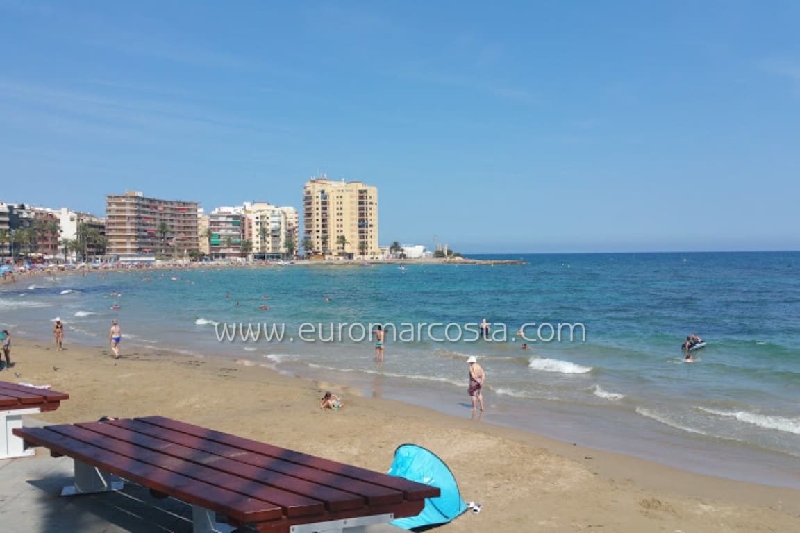 2 bedroom Terraced Villa for sale in Torrevieja with pool - € 154,900 (Ref: 9720566)