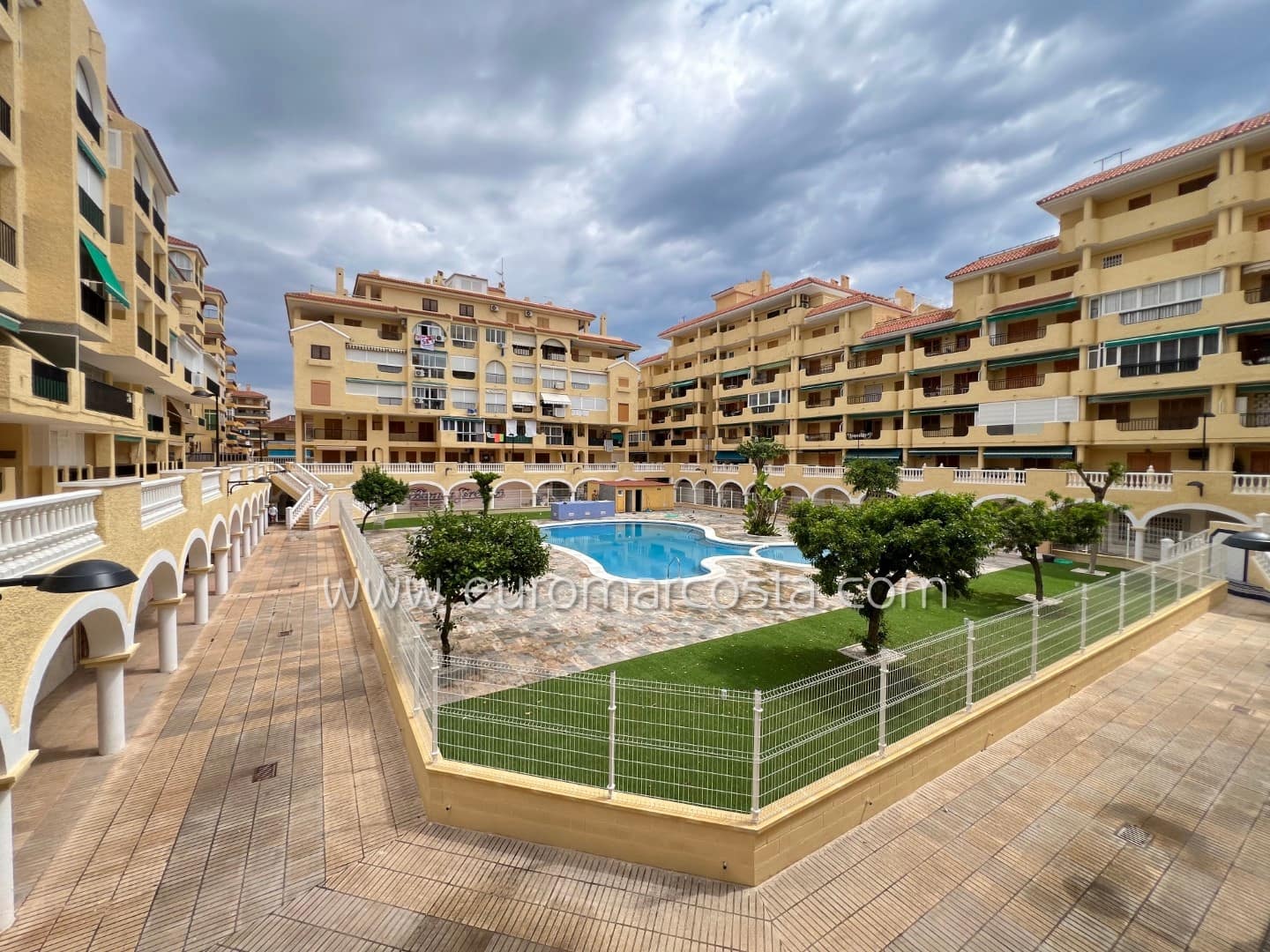 Estúdio para venda em La Mata com piscina garagem - 132 000 € (Ref: 9770967)