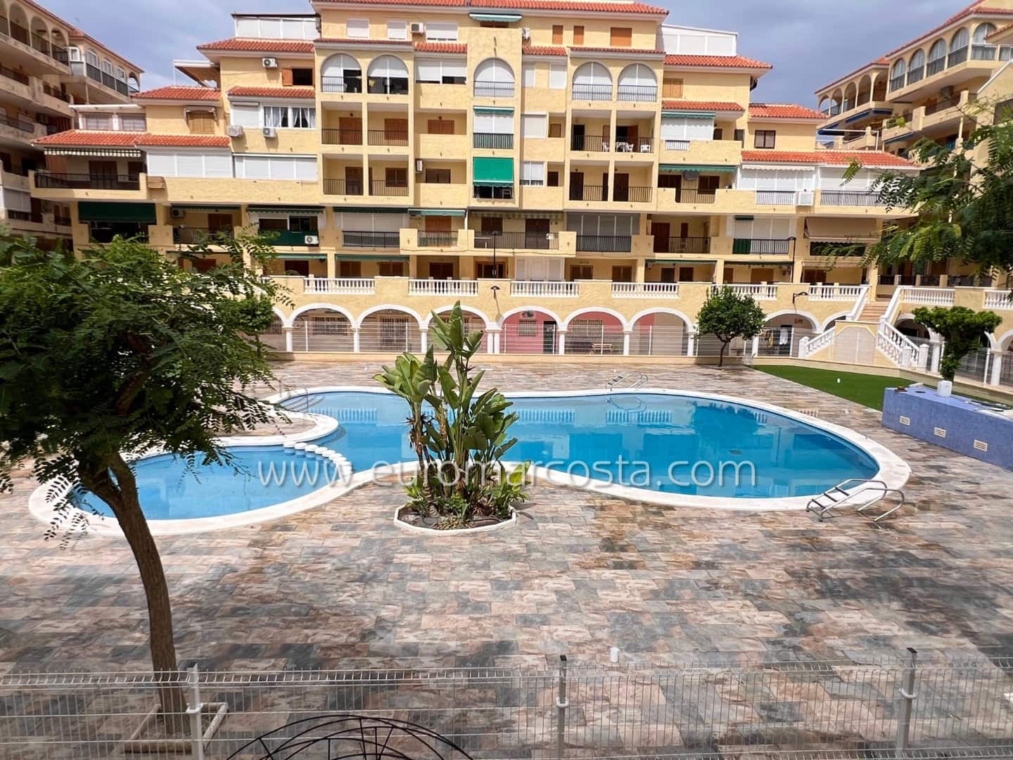 Estúdio para venda em La Mata com piscina garagem - 132 000 € (Ref: 9770967)