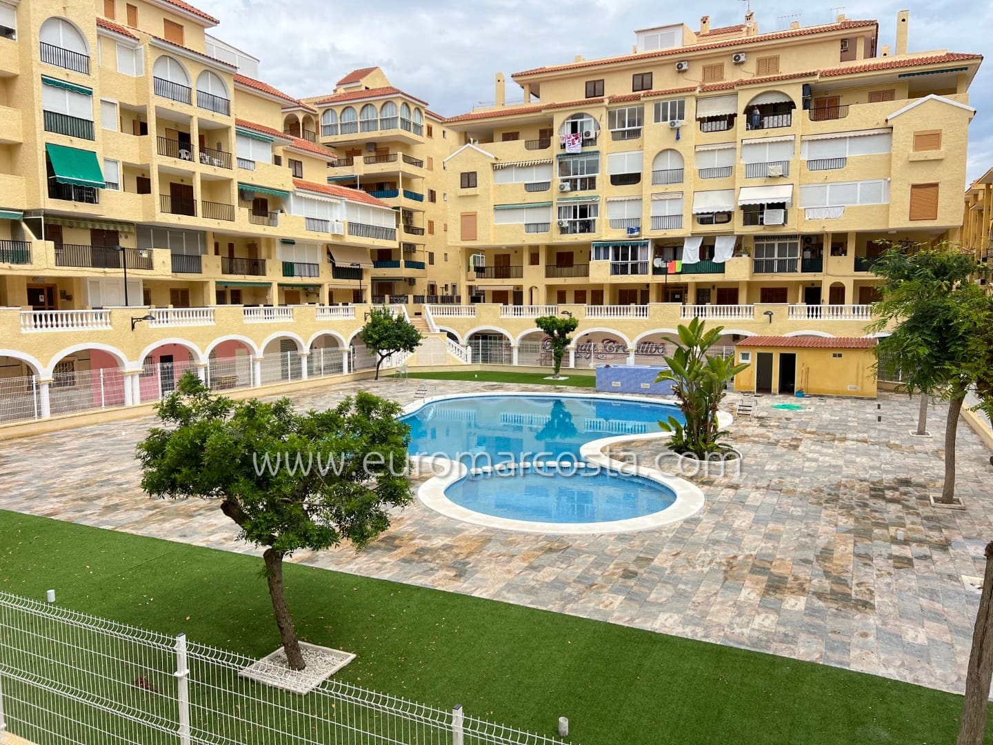 Estúdio para venda em La Mata com piscina garagem - 132 000 € (Ref: 9770967)