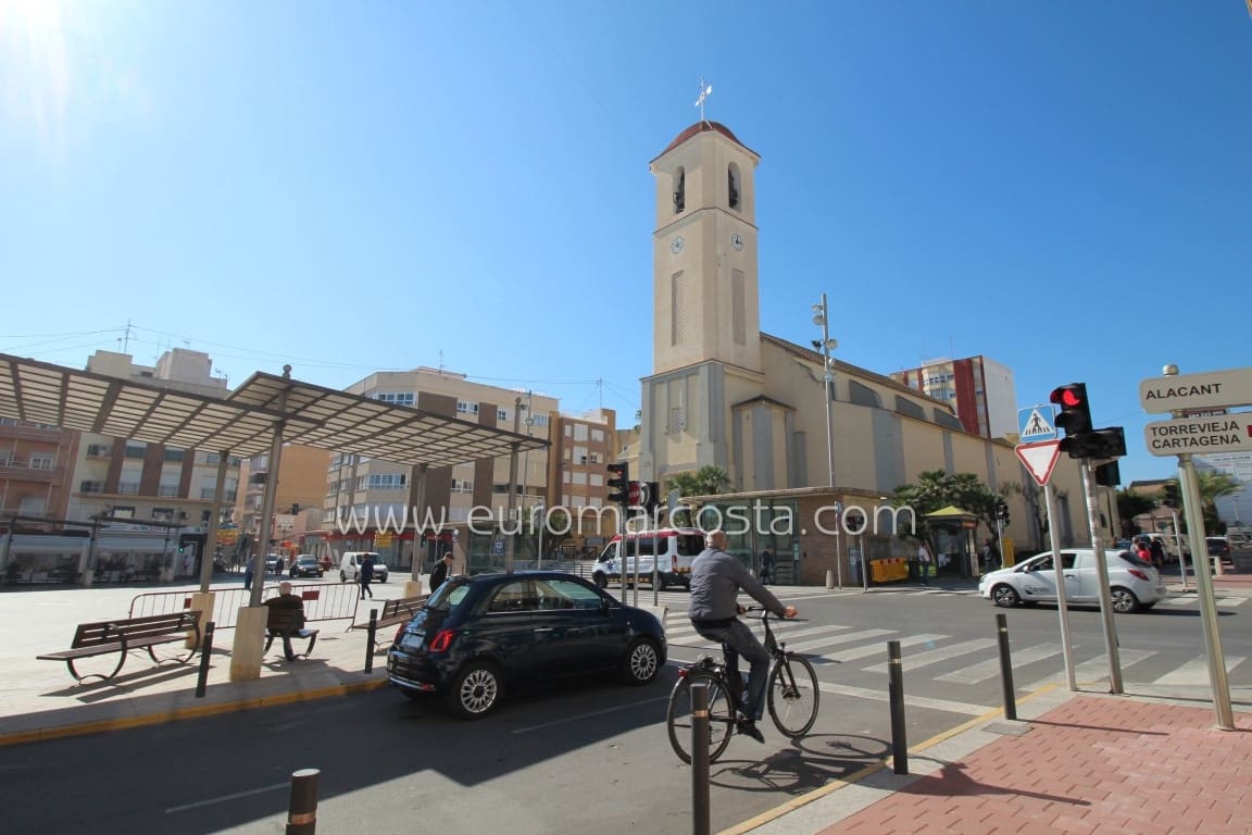 Apartamento de 2 habitaciones en Guardamar del Segura en venta - 179.000 € (Ref: 9783435)