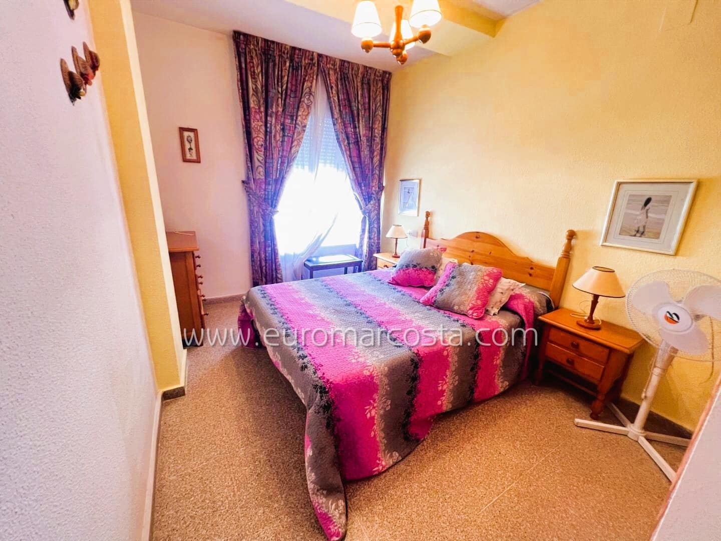 Apartamento de 2 habitaciones en Guardamar del Segura en venta - 179.000 € (Ref: 9783435)