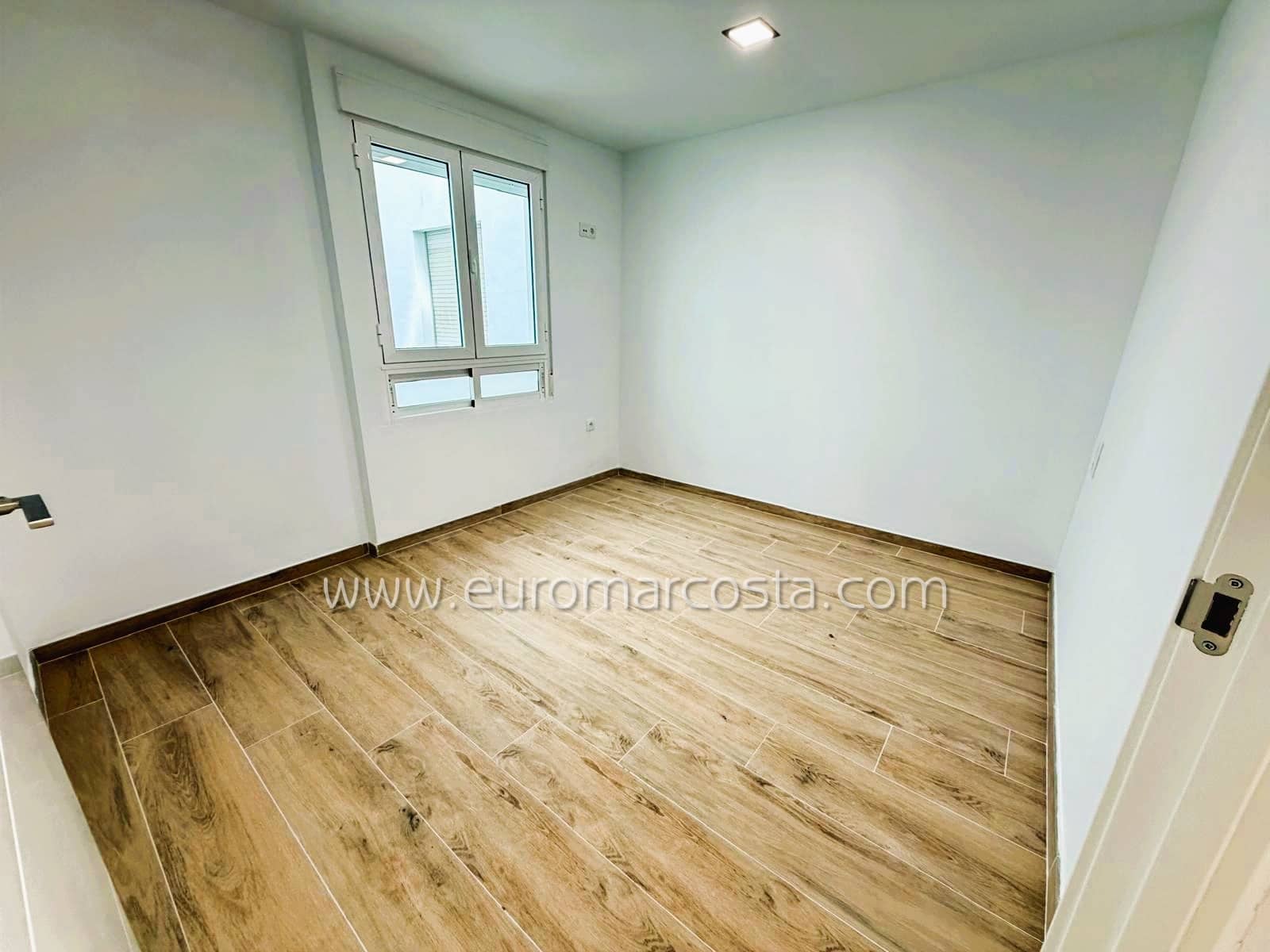 3 makuuhuone Huoneisto myytävänä paikassa La Mata mukana 
autotalli - 240 000 € (Ref: 9795502)