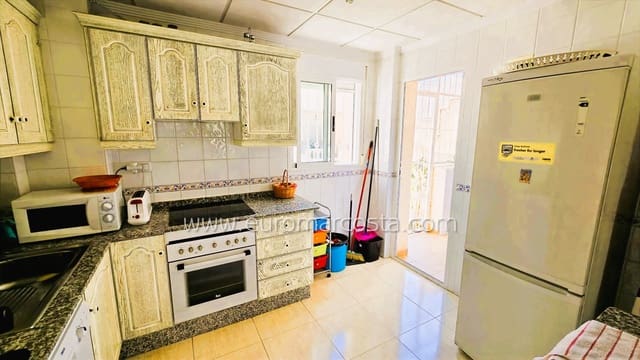 3 chambre Villa/Maison Mitoyenne à vendre à Guardamar del Segura avec piscine - 210 000 € (Ref: 9832301)