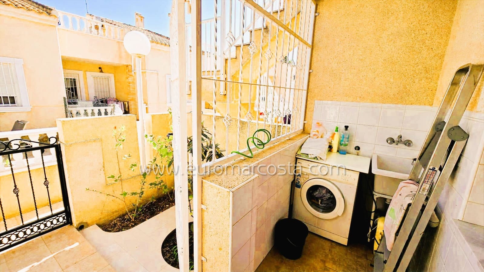 3 chambre Villa/Maison Mitoyenne à vendre à Guardamar del Segura avec piscine - 210 000 € (Ref: 9832301)