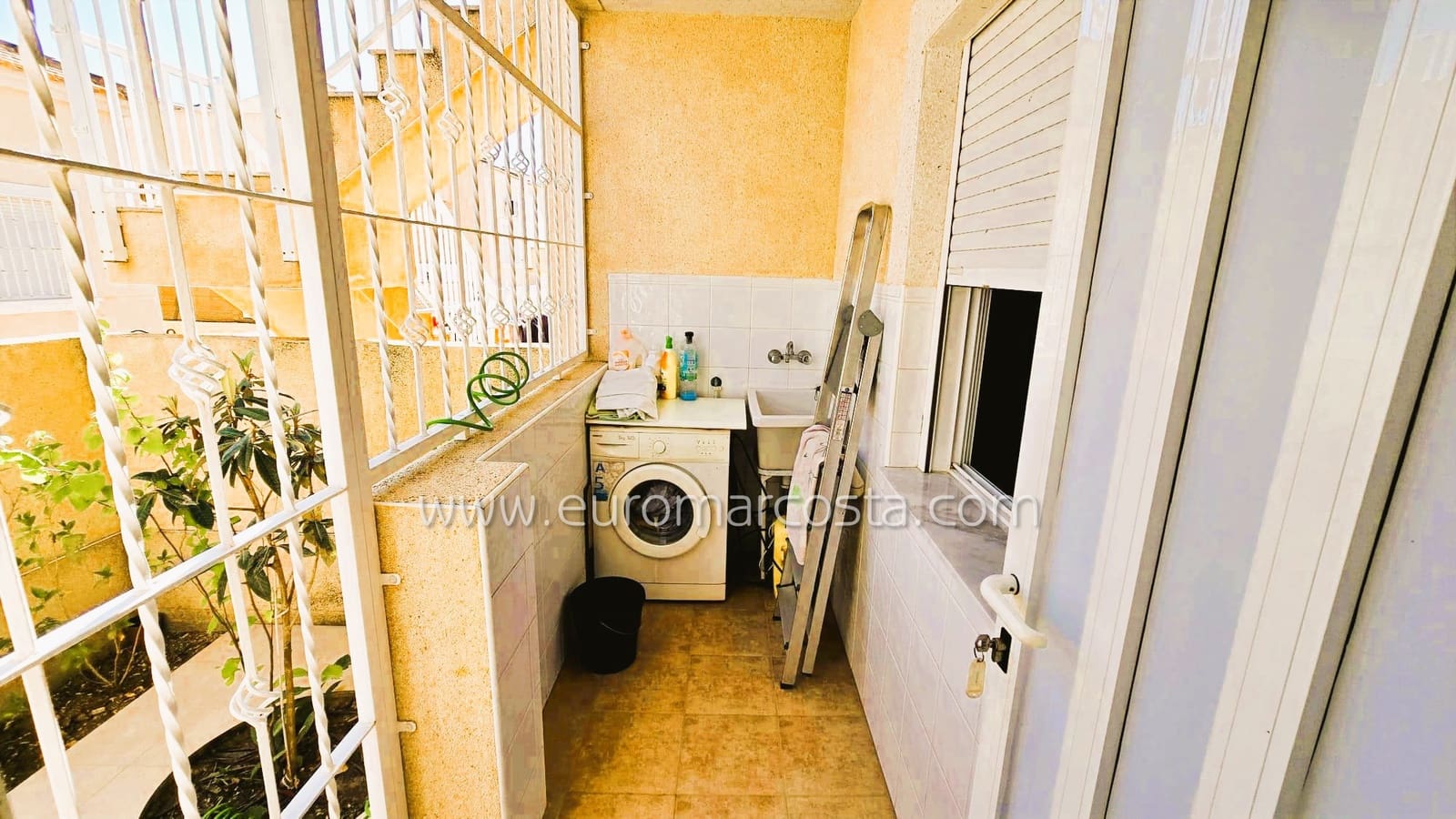 3 chambre Villa/Maison Mitoyenne à vendre à Guardamar del Segura avec piscine - 210 000 € (Ref: 9832301)