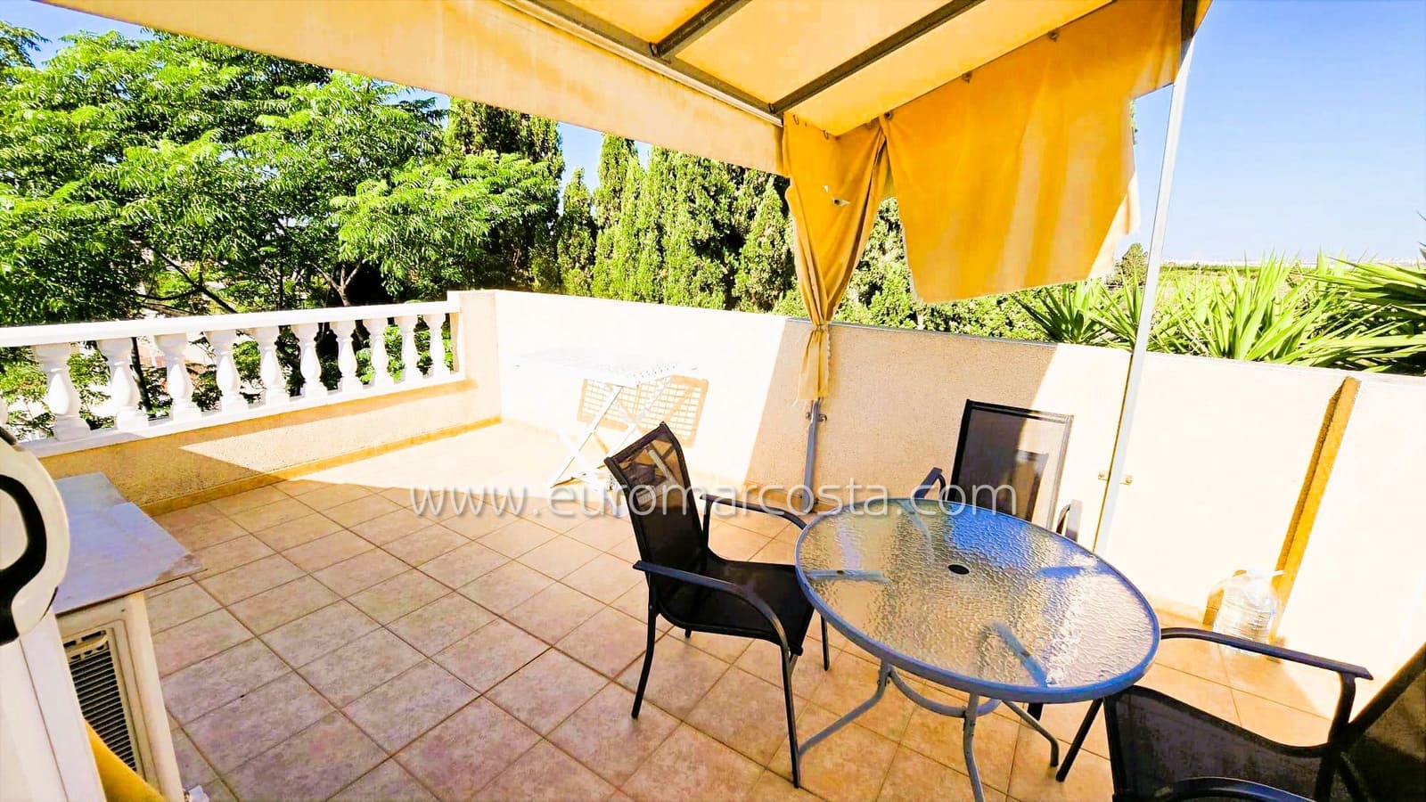 3 chambre Villa/Maison Mitoyenne à vendre à Guardamar del Segura avec piscine - 210 000 € (Ref: 9832301)