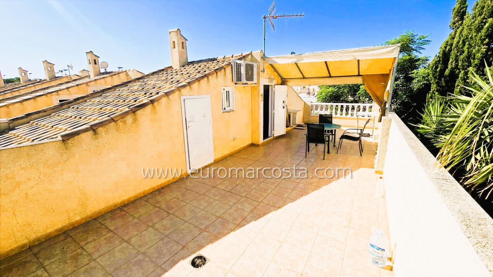 3 chambre Villa/Maison Mitoyenne à vendre à Guardamar del Segura avec piscine - 210 000 € (Ref: 9832301)