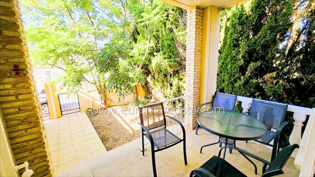 3 chambre Villa/Maison Mitoyenne à vendre à Guardamar del Segura avec piscine - 210 000 € (Ref: 9832301)