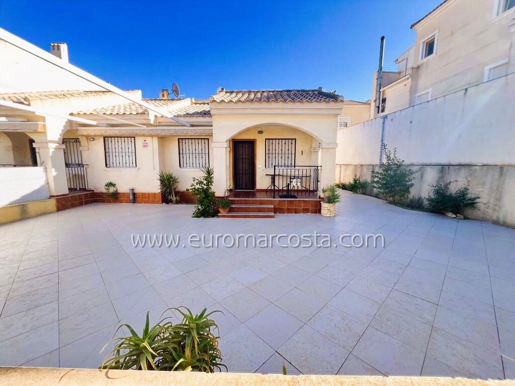 3 Zimmer Villa zu verkaufen in Guardamar del Segura mit Pool Garage - 247.800 € (Ref: 9832302)