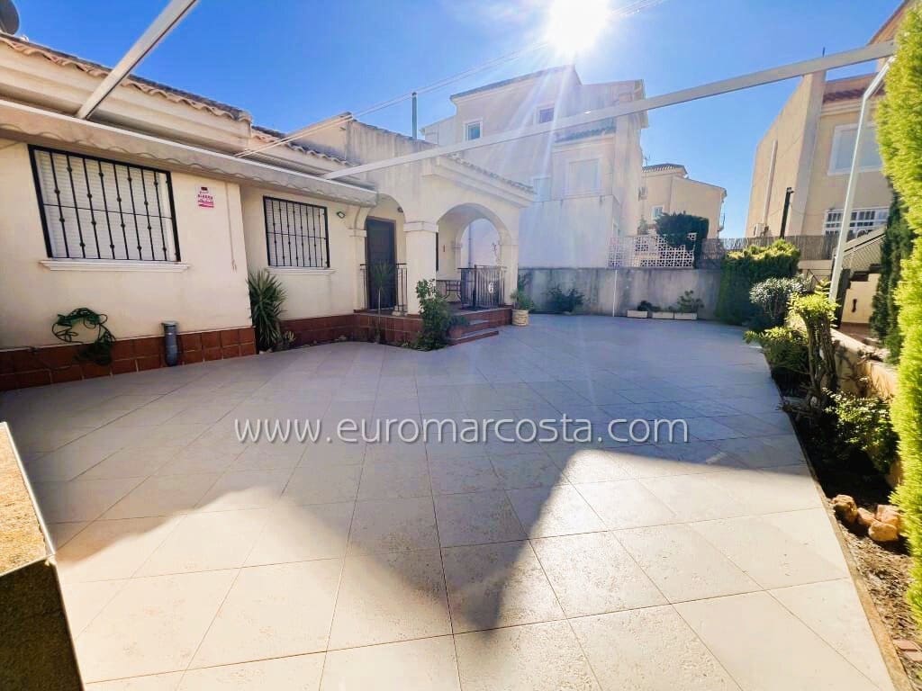 3 Zimmer Villa zu verkaufen in Guardamar del Segura mit Pool Garage - 247.800 € (Ref: 9832302)