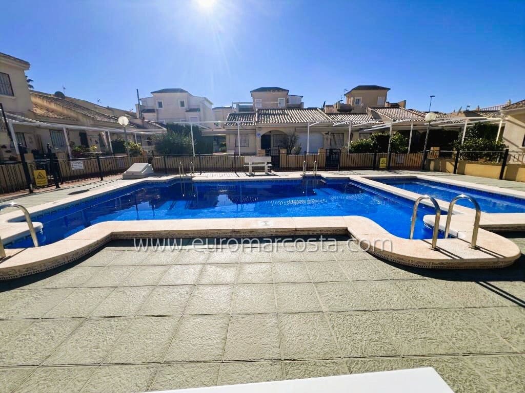 3 Zimmer Villa zu verkaufen in Guardamar del Segura mit Pool Garage - 247.800 € (Ref: 9832302)