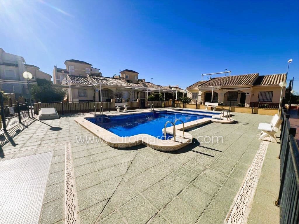 3 Zimmer Villa zu verkaufen in Guardamar del Segura mit Pool Garage - 247.800 € (Ref: 9832302)